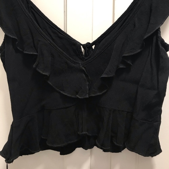Ruffled black crop top - Picture 3 of 4